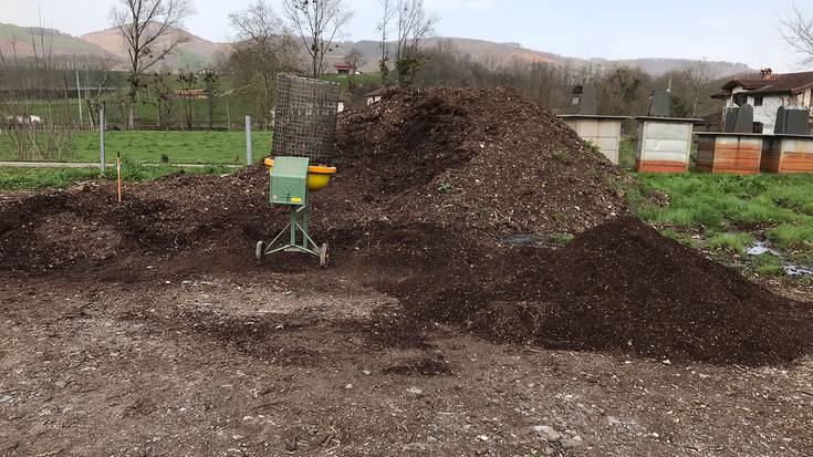 Baztango Udalak herritarren eskura paratu du bi urtez egindako konposta