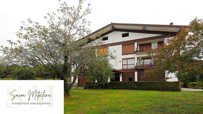 Saioa Mitxelena Inmobiliaria: Oizen pisua salgai lorategi eta garajearekin