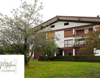 Saioa Mitxelena Inmobiliaria: Oizen pisua salgai lorategi eta garajearekin