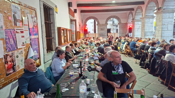 [ARGAZKIAK] 130 lagun bildu ditu Lesakako III. Kantu Zaharren Egunak