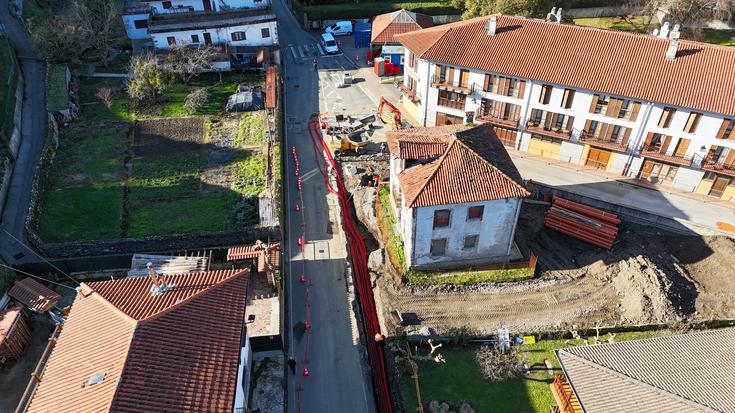 Lesakan sartu eta ateratzeko bide nagusia itxita dago trafikorako Albistur karrikak hartzen duen zatian