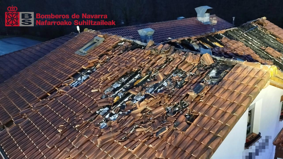Tximista batek jota, su hartu zuen Dantxarineko Paco Bentaren teilatuak
