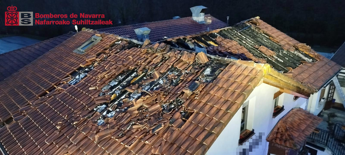 Tximista batek jota, su hartu zuen Dantxarineko Paco Bentaren teilatuak