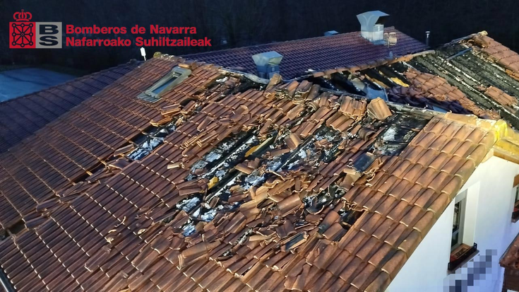 Tximista batek jota, su hartu zuen Dantxarineko Paco Bentaren teilatuak