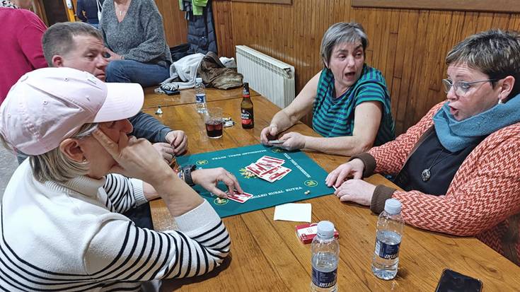 Igantziko Biltoki eta Sunbillako Ulibeltzak elkarteek mus txapelketa antolatu dute elkarrekin