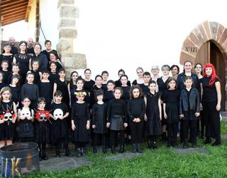Elizondoko Koro Ttikik 'Sorgin zahar berriek' musikala aurkeztuko du asteburuan Iruritan