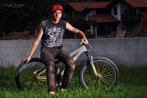 «Puntuak eta adrenalina igo egiten dira, akrobaziaren arriskuarekin bat»