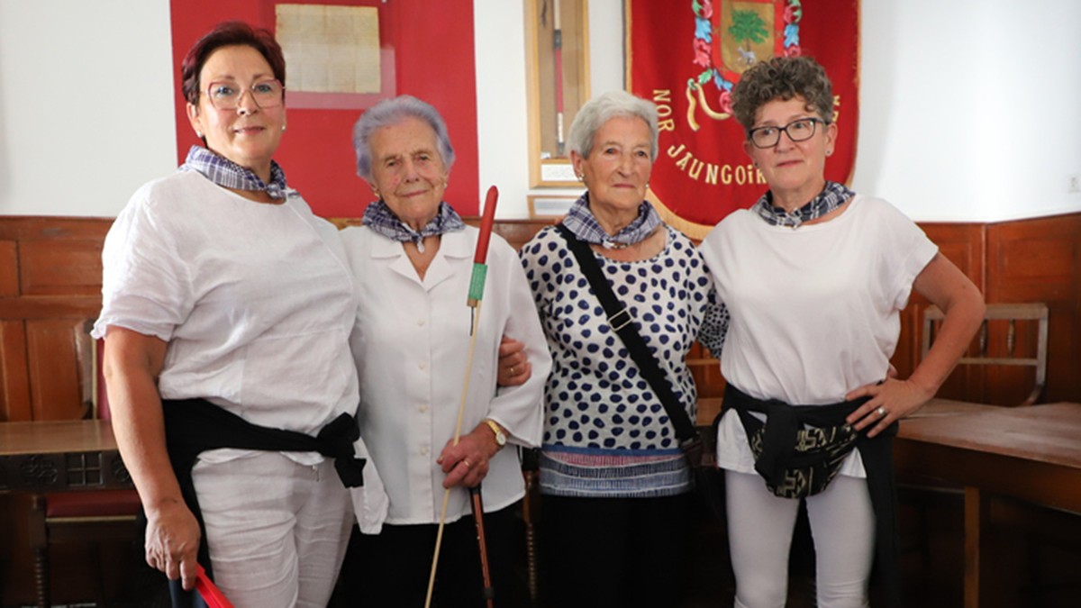 Leitzako festetako txupinazoa botatzeko hautagaiak aurkezteko epea ireki dute