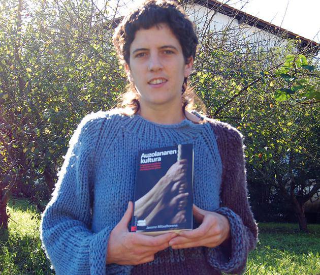«Auzolanak herri gisa bizirauteko balio izan digu eta orain ere balio dezake»