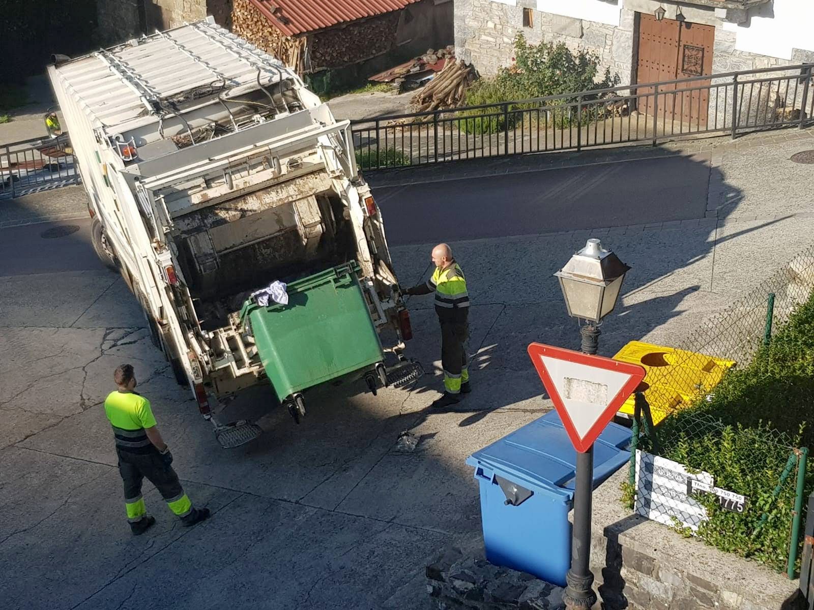 Hainbat arazo izan dituzte Mendialdea Mankomunitateko zabor-bilketa zerbitzuan