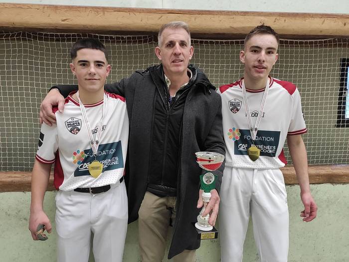 Sarako Izarrako bikote gazteak irabazi du Euskal Herriko eskuz binakako trinkete txapelketa