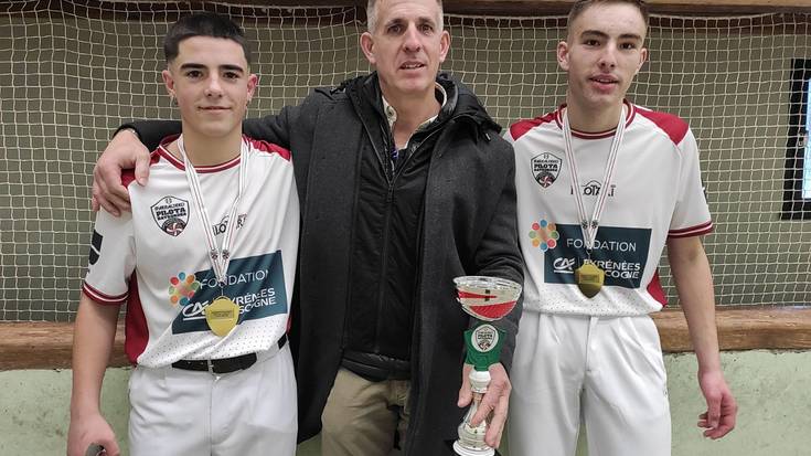 Sarako Izarrako bikote gazteak irabazi du Euskal Herriko eskuz binakako trinkete txapelketa