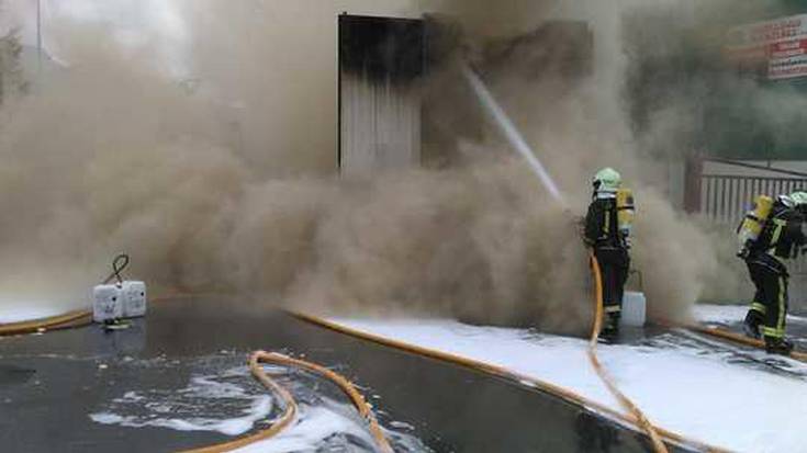 Kamioi batek su hartu du Zalain industrialdean