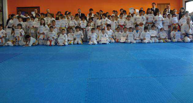 200  bildu ziren kenpo kaiko azterketetan