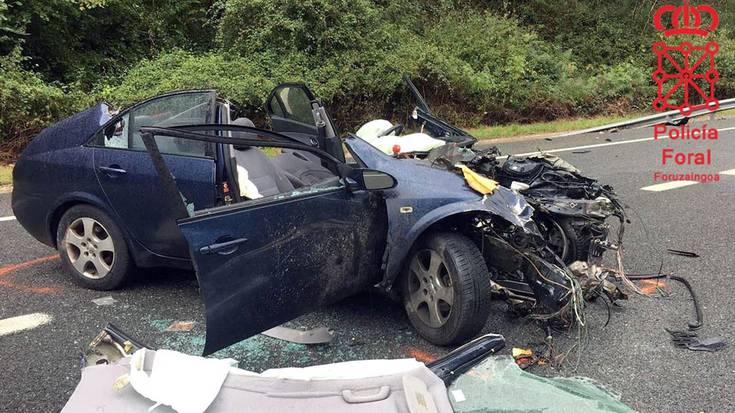 Hiru pertsona zaurituak N-121-A errepidean, Igantziko eremuan, gertatu den auto istripu larrian