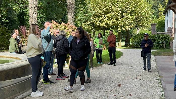 Jende aunitz ibili da Bertizko Ate Irekien Jardunaldian