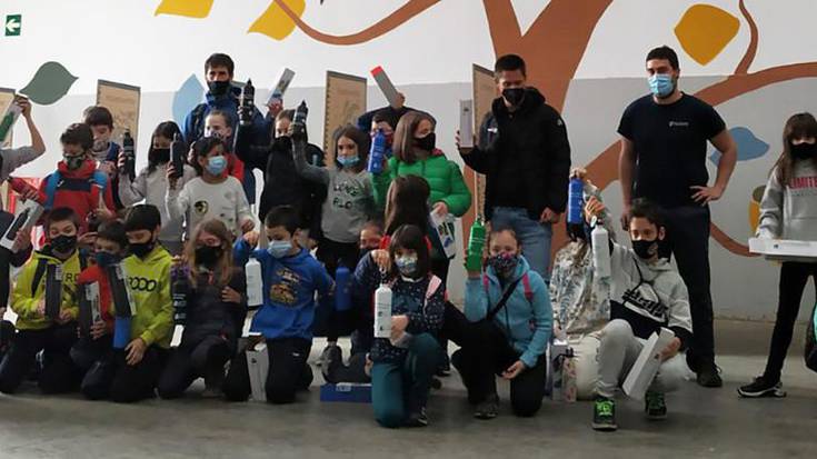 Ricardo Baroja ikastetxeko ikasleek 'Ibaiko bertze arrainak' erakusketa bisitatu dute