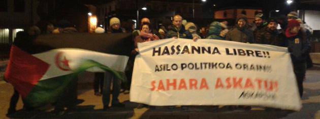 Hassana sahararrari asilo politikoa ukatu diotela salatzeko elkarretaratzea egin dute Elizondon