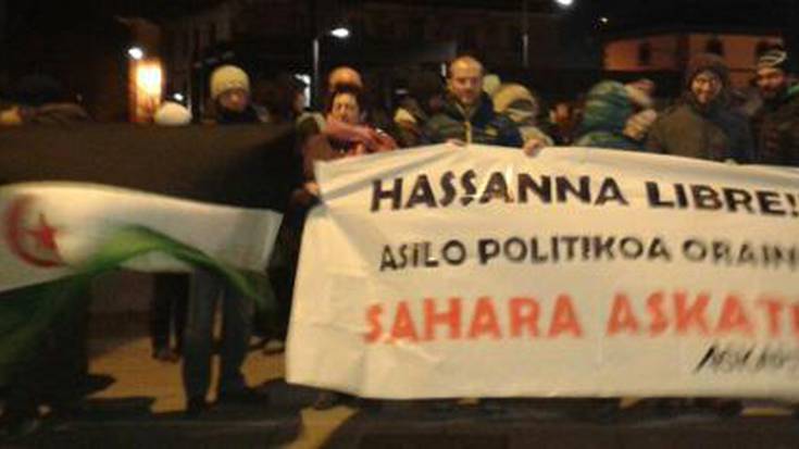 Hassana sahararrari asilo politikoa ukatu diotela salatzeko elkarretaratzea egin dute Elizondon