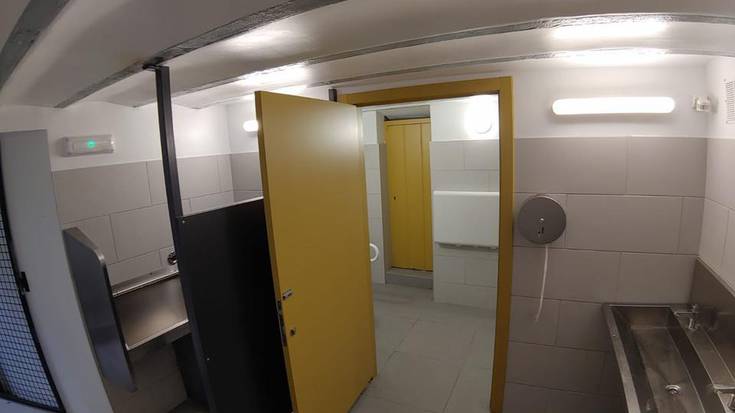 Plaza Zaharreko komunak zaharberritu dituzte Lesakan