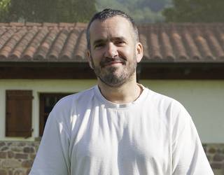 Literatur tailerra emanen du Hasier Larretxea idazleak Donezteben