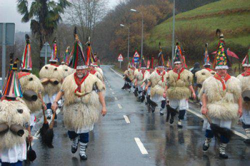 Aurtiz, Ituren eta Zubietako joaldunak hasiak dira inauteri giroa jartzen
