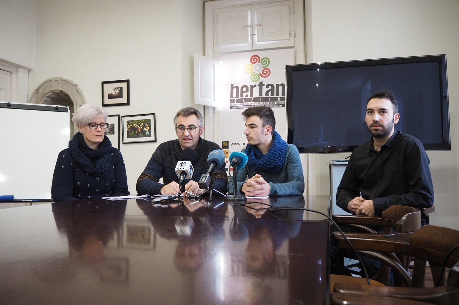 Azken hamar urteotan 38 komertzio baino gehiago itxi direla salatu du Bertan Baztan elkarteak