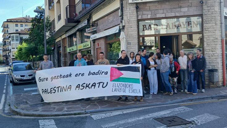 Elizondo Lanbide Eskolako langileek ere elkartasuna adierazi diete flotillako kideei