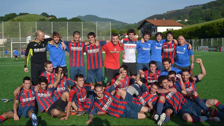 Gure Txokoako futbol talde nagusiak garaipena eskuratu du eta Gipuzkoako Preferente mailara igo da