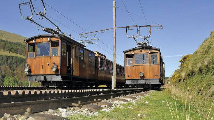 «Denboran gibelera bidaiatzeko eta deskonektatzeko balio du trenak»