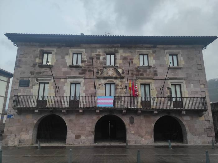 Trans ikusgarritasunaren egunari keinua egin dio Baztango Udalak