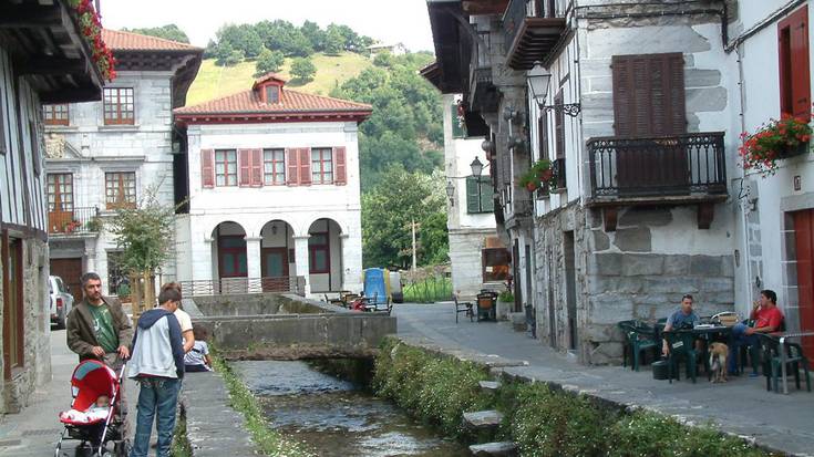 Astelehenean eta asteartean autobusak geldialdi bakarra eginen du Lesakan