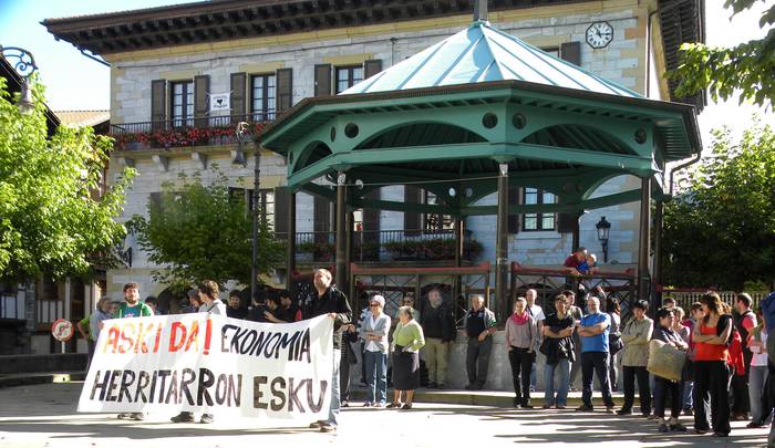 50 bat lagun bildu ditu Lesakako kontzentrazioak