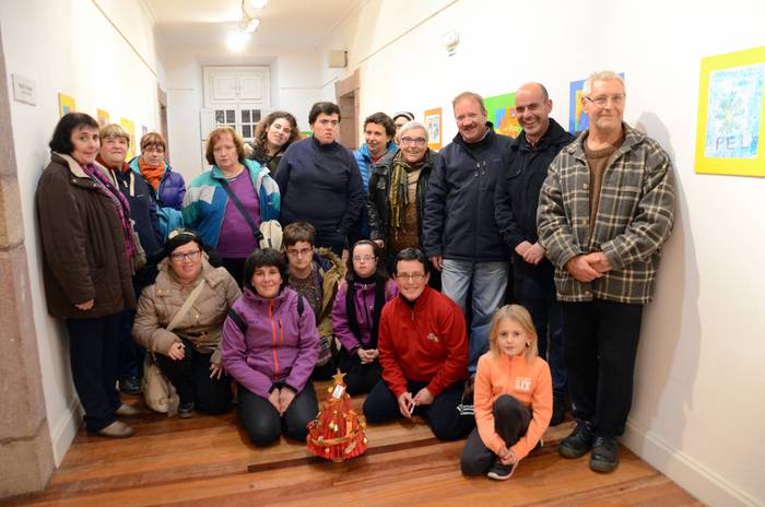 Eguberrietako margo erakusketa ireki du Xauli aisialdi taldeak Elizondon