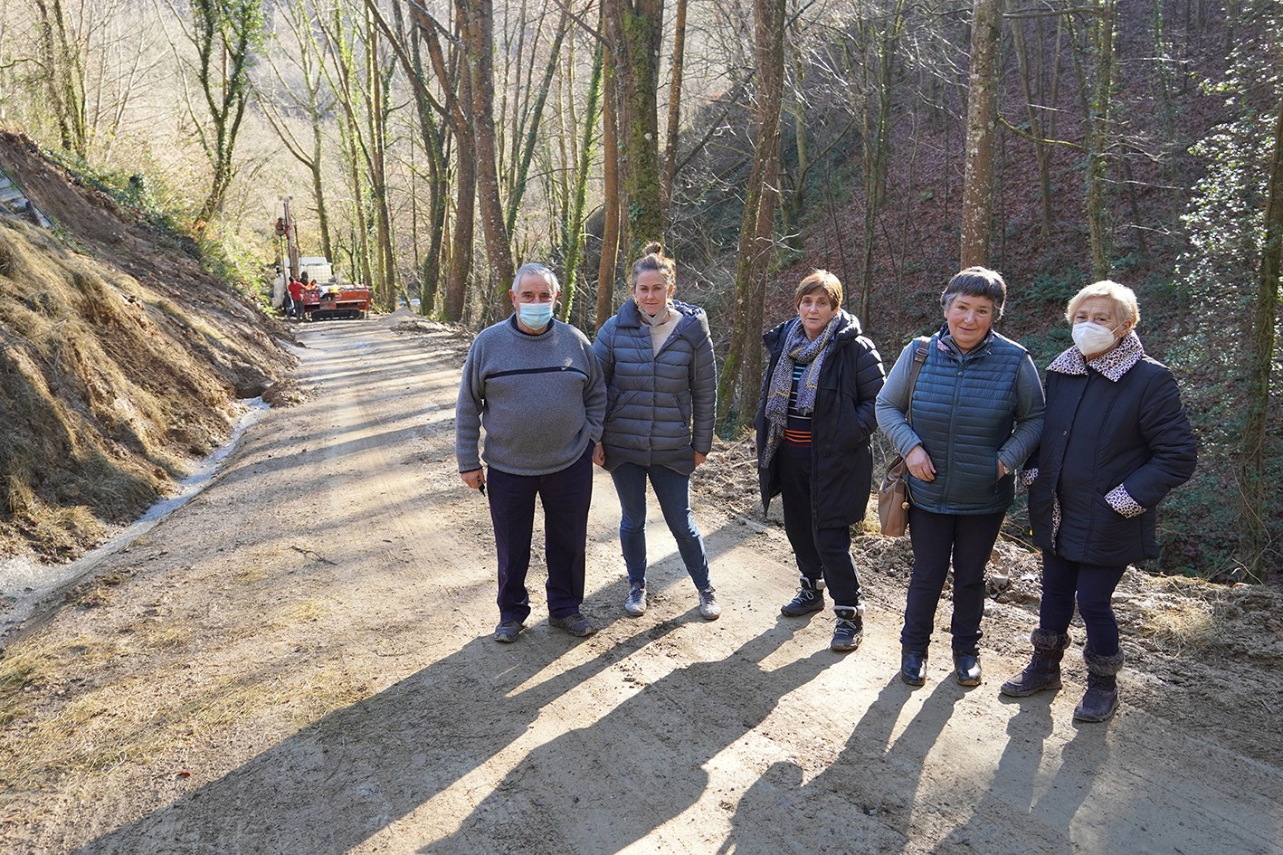 Uholdeetatik zortzi egunera bide segurua eskatzen dute Sunbillako Aritzeder auzoko bizilagunek