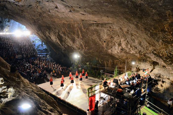 'Maddiren Trajeria' pastorala Saran ikusteko txartelak Herriko ostatuan daude eskuragarri