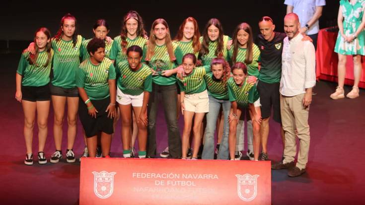 Beti Gazteko neska gaztetxoek Nafarroako Futbol Federazioko saria hartu dute