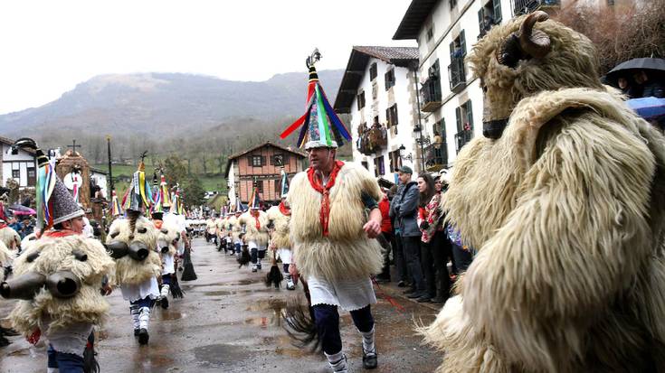 [ARGAZKIAK] Joaldunen harat-honaten ondotik, inauteak azken txanpan dituzte Aurtitzen, Iturenen eta Zubietan