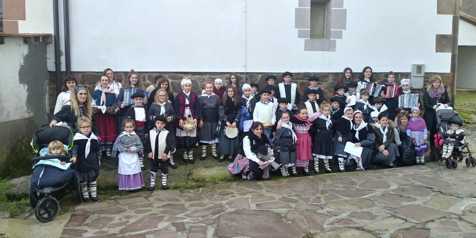 Olentzeroren etorrera ospatu dute Iturenen ere