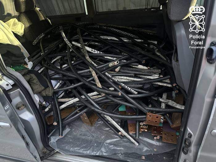 Foruzainek hiru pertsona atxilotu dituzte Legasan enpresa batean kableatua lapurtzeagatik