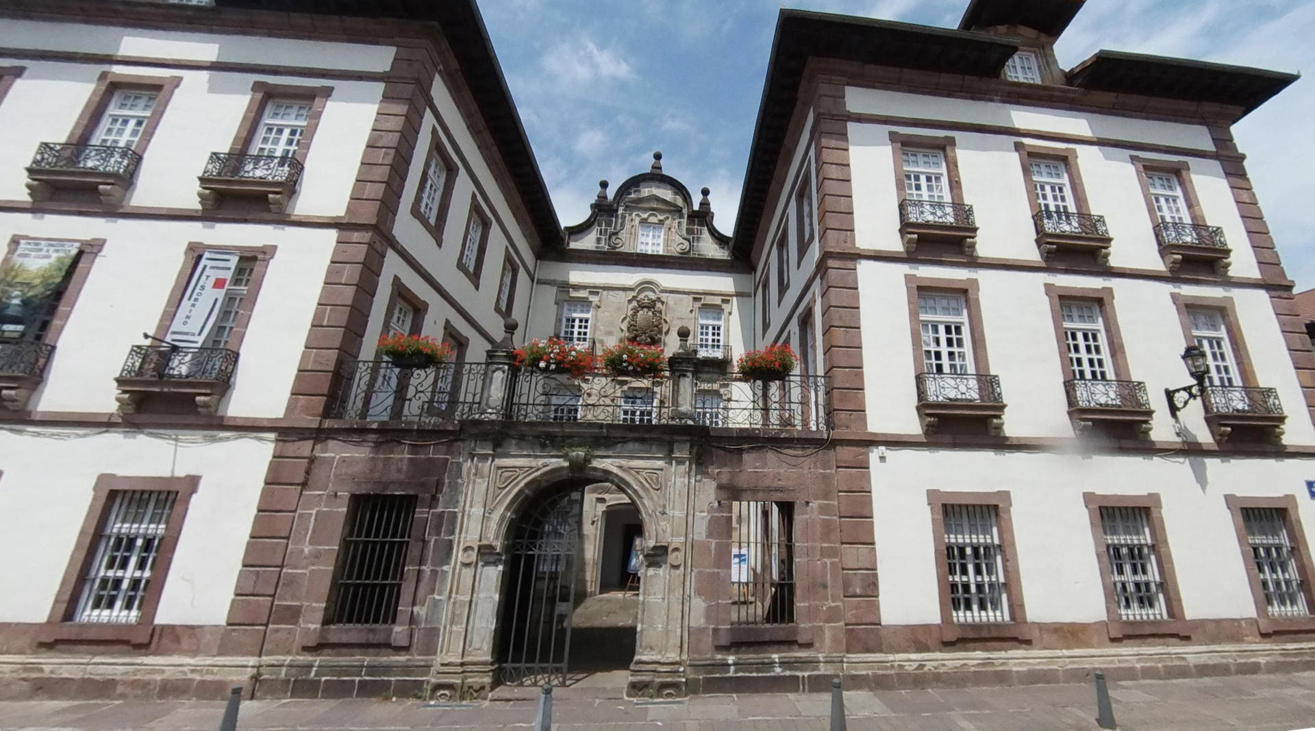 'Origen e historia de la lengua vasca: de enigma a prototipo' liburuaren aurkezpena ortzegunean Elizondon