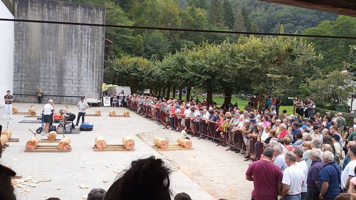 Giro ederra izan dute Artikutzako festa egunean