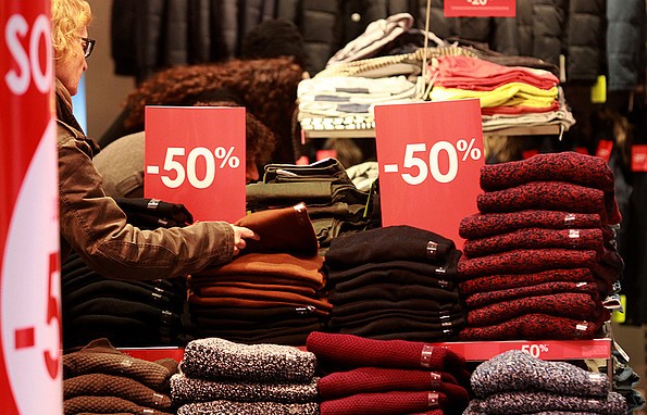 Irache Kontsumitzaileen Elkarteak neguko beherapenetan nafarrek 103 euro gastatzen dituztela adierazi du