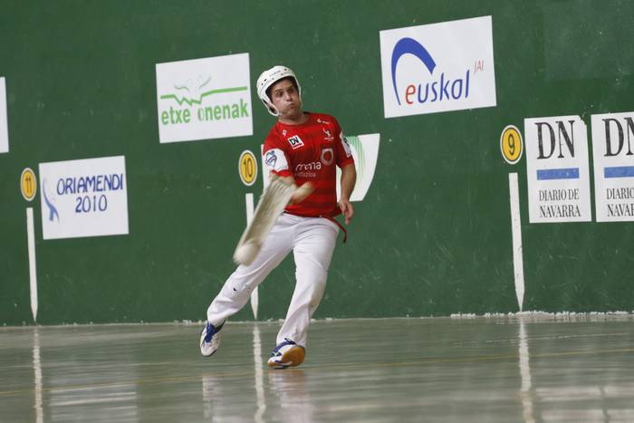 Ezkurra II.ak eta Azpirozek jokatuko dute gaur buruz buruko erremonte txapelketako final laurdenetako lehen partida