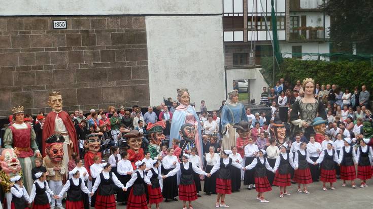 Erreka Dantza Taldekoak karrikara aterako dira bihar