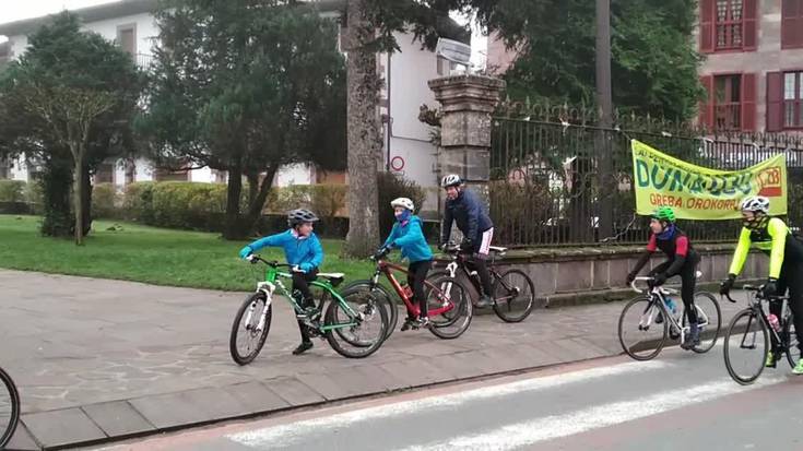 Pedalei eraginez txirrindulari anitzek osatu dute Elizondotik Izpegirako tartea