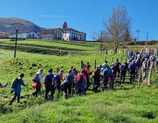 [BIDEOA] Baztango bazterrak eta kaskoak bisitatu dituzte Arkupeak elkarteko mendizaleek