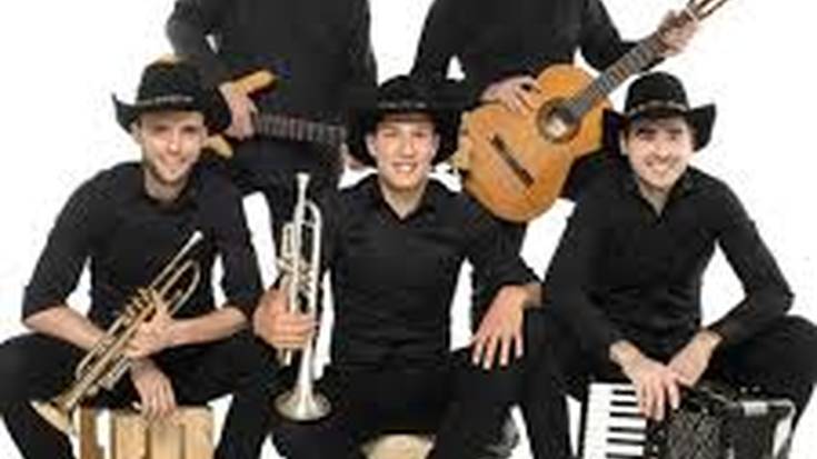 Puro Relajo taldearen emanaldia izanen da igande arratsaldean Etxalarren