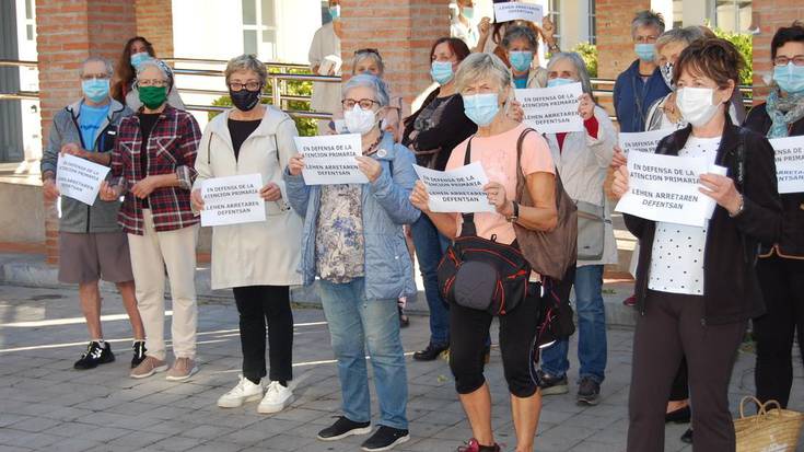 Lehen mailako osasun arretaren defentsan elkarretaratzea egin dute Lesakan