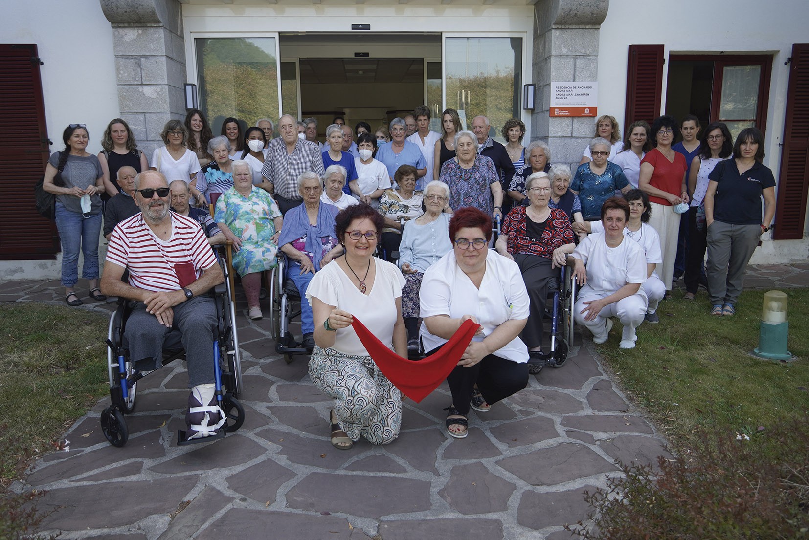 «Hasierako ezjakintasuna izan zen gogorrena, baina denen elkarlana izugarria izan da»